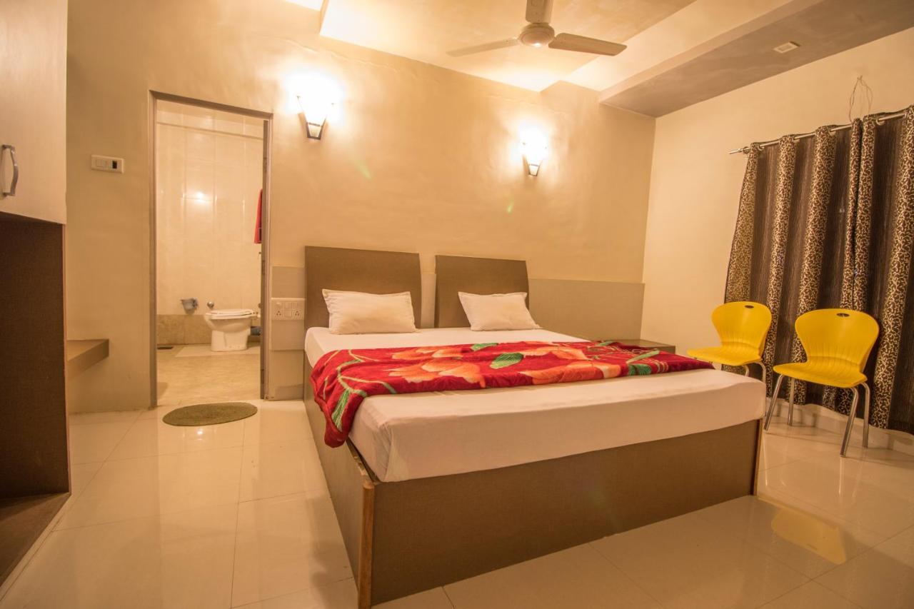 Hotel Yogiraj Palace Shegaon Exterior foto