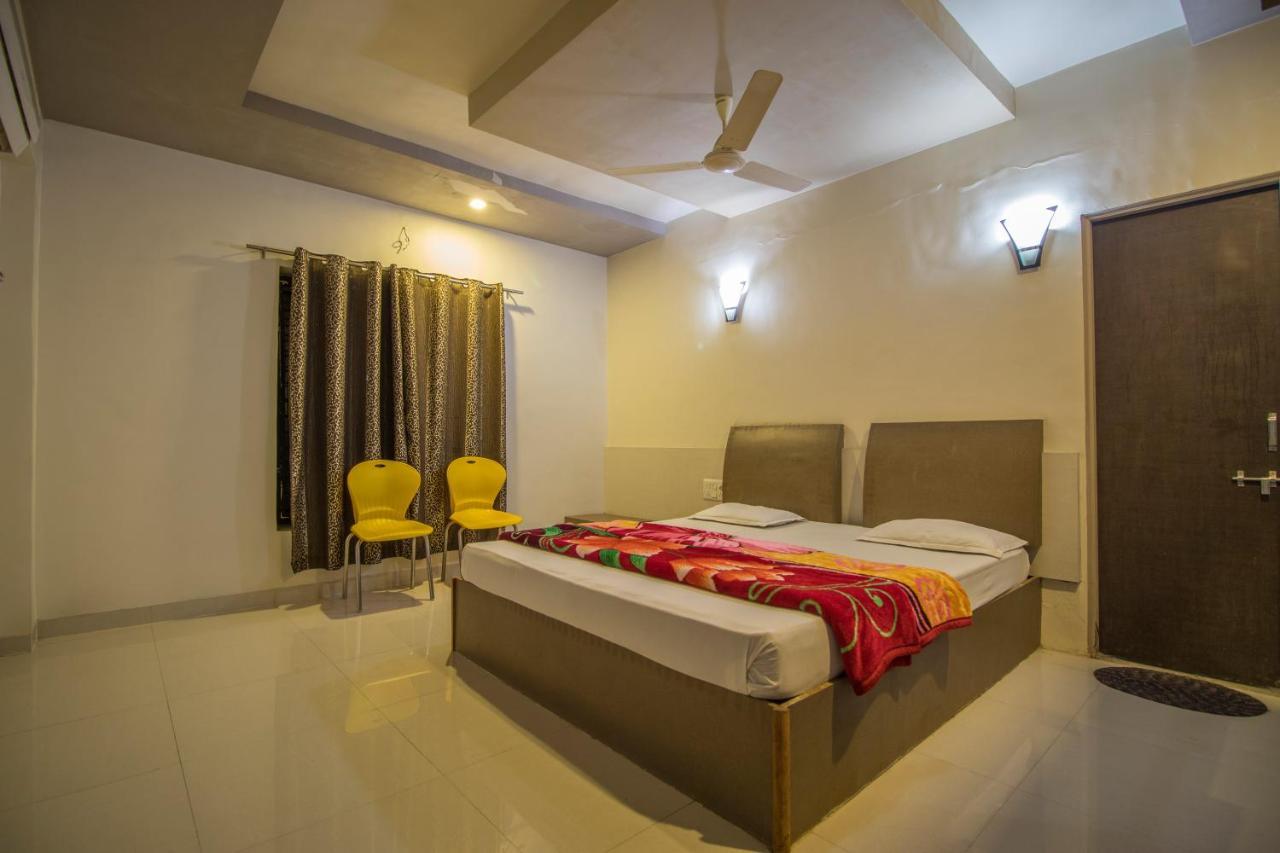 Hotel Yogiraj Palace Shegaon Exterior foto
